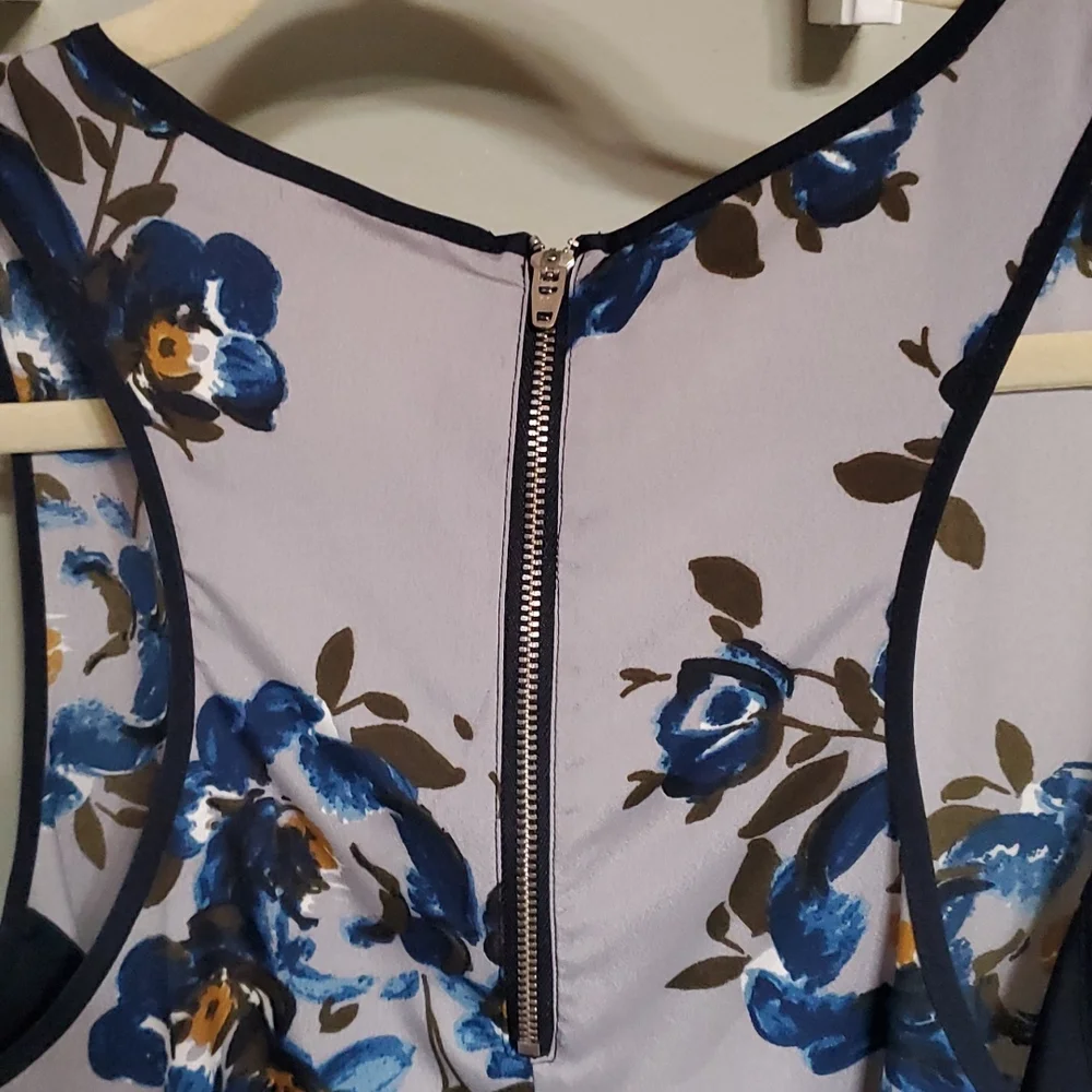 Ladies top - Picture 3 of 6